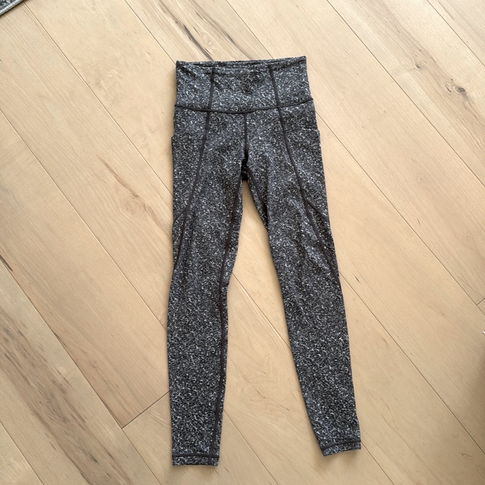 Athleta salutation stash pocket tight size XXS